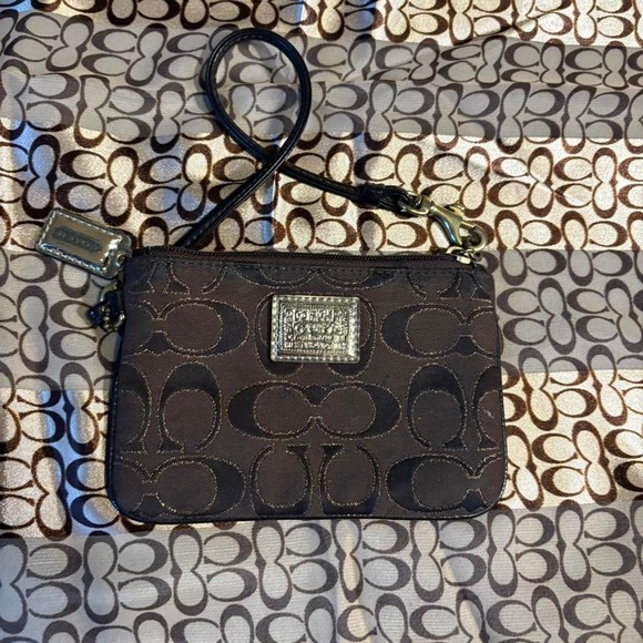 Coach Wristlet Mint condition - Picture 1 of 4